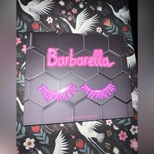 Barbarella by Beebeauty Eyeshadow Palette & Tresluce eyeshadow brush set